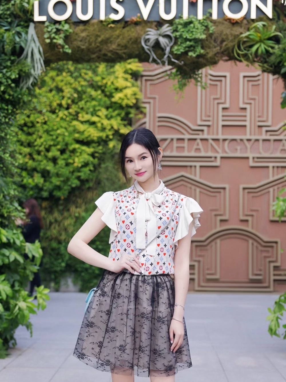 Louis Vuitton Ivory Bow-Neck Short Sleeve Top with Multicolor Monogram - Picture 6 of 6